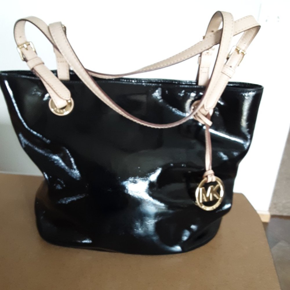 Michael Kors Black Patent Leather Shoulder Bag